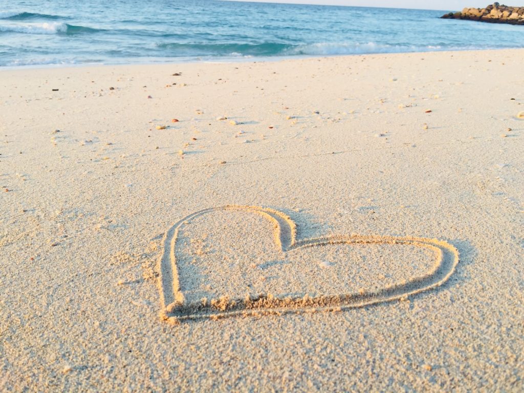 Hjärta i sanden 